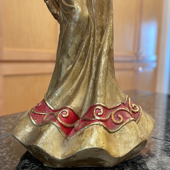 Gold Angel Figurine playing the violin, resin 11” tall x 5.5” W. - Picture 9 of 12